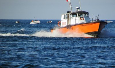 Pilot Boat Huron Belle making waves after a pilot exchange above Port Huron.
