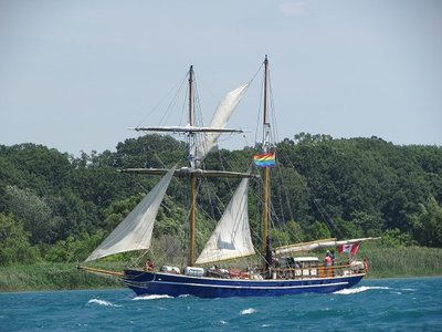 2016-07-12o Unknown.jpg (103.28 KiB) Viewed 2929 times Not sure if this is a tall ship or pleasure sailboat. Nothing on AIS and no visible name on this one.
