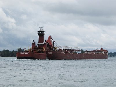 2016-08-16d Thompsons.jpg (87.32 KiB) Viewed 2036 times Joe Thompson, Jr. and barge Joseph H. Thompson, Sr. on their way to Fairport, OH with a load of stone.