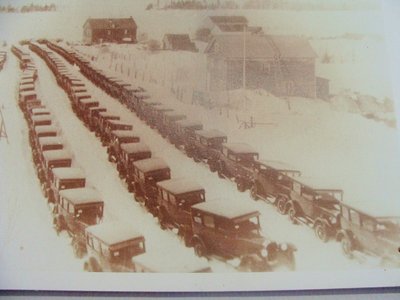 No 7.jpg (250.33 KiB) Viewed 2734 times Cars all lined up at Copper Harbor to drive them to Calumet for loading on a train and back to Detroit.