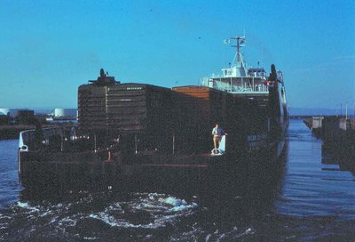 Departing Incan Dock with 26 cars of paper.jpg (183.11 KiB) Viewed 4268 times Departing Thunder Bay with 26 rail cars.