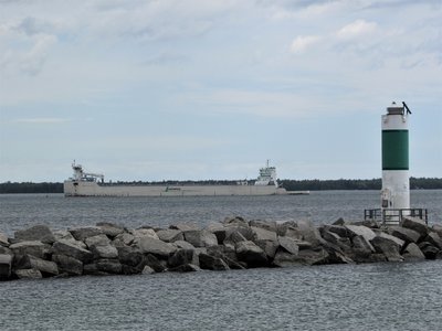 Samuel de Champlain &amp; Innovation entering the Lafarge canal.