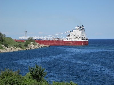 Great Republic quickly began backing her way into the south dock.