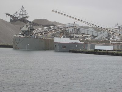 2017-08-18a Kami & Defiance.jpg (135.94 KiB) Viewed 6006 times Kaministiqua (north dock) and tug/barge Defiance/Ashtabula, loading at the Calcite south dock. Look at all those lines and angles!