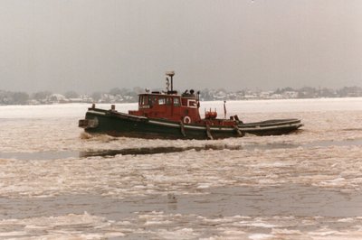 "G" tug Illinois in Duluth harbor.