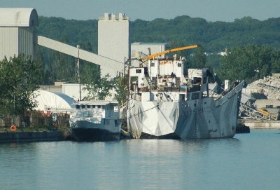 Mystery Vessels-Toronto ON-05252010sm.jpg (92.72 KiB) Viewed 3645 times There are 2 vessels here I can't identify.