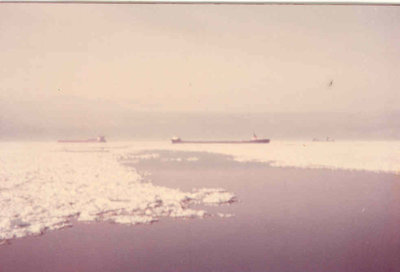 Ice Jam on Lake Huron. Waiting for a convoy to form apr. 1984.jpg (24.91 KiB) Viewed 3111 times Ships at anchor off Sarnia.<br /><br /> Metz Photo
