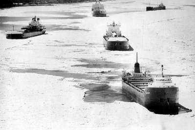 IceJamStClairRiver84.jpg (71.41 KiB) Viewed 3109 times Convoy of ship St. Clare River 1984<br /><br /> Unknown Photo
