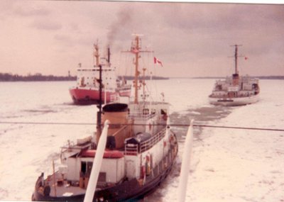 USCG Brissle Bay, Mac, DeGenuay.jpg (50.41 KiB) Viewed 3111 times U.S.C.G. Bristles, Canadian DeGenuay and the Mighty Mac. breaking ice or the stuck Oakglen. Metz Photo