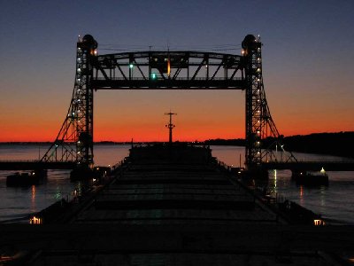 pineglen-upbound--valleyfield-bridge-sept-5th-'09.jpg