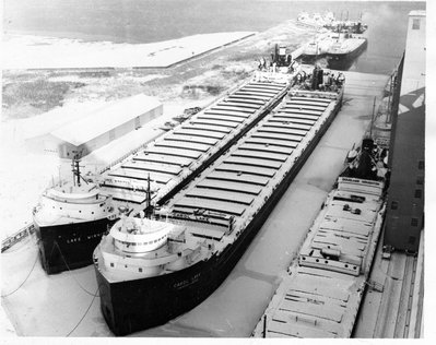 Prescott Elevators 1962758.jpg (215.16 KiB) Viewed 23806 times Prescott Elevators north slip 1962. Lake Winnipeg, Carol Lake, Laketon, Vandoc, 3 halco diesel canallers, Douglass Hougton, Farrandoc, Capt C D Secord