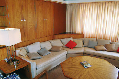 RyLounge2.JPG