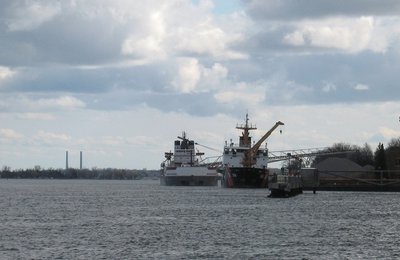 Alder at rest while Manitowoc unloads at Marysville