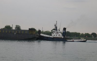 Pushing her barge to Sarnia