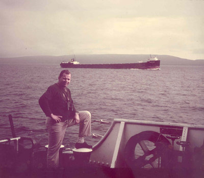 Deck Hand on Wilson & Joseph S. Wood Off Portage Entry.jpg (134.7 KiB) Viewed 4051 times Deckhand Dick Metz looking at the Joseph S. Wood passing the Keweenaw