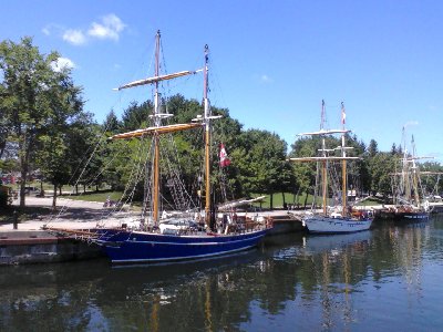 p_00218.jpg (377.24 KiB) Viewed 1238 times Photo of three Tall Sips docked in Owen Sound.