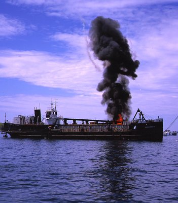 Old Sandsucker MV.'Niagara II' minus engine, being sunk as Dive Attraction off Tobermory, ON on May 15, 1999..jpg (147.15 KiB) Viewed 3121 times Here's one of many ships sunk as Dive Attractions.