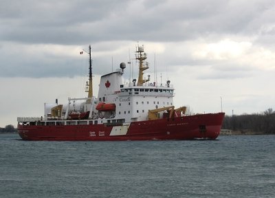 Imagine how excited her crew must feel to be homeward bound after a long stint of heavy ice-breaking in Lake Superior