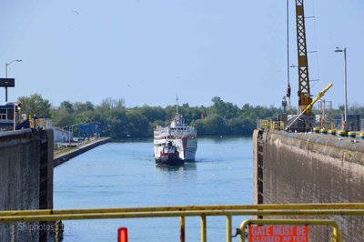 Following the Seaway inspection the tow approaches Lock 1.