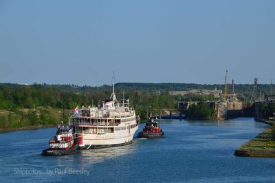 The tow approaches Lock 3.