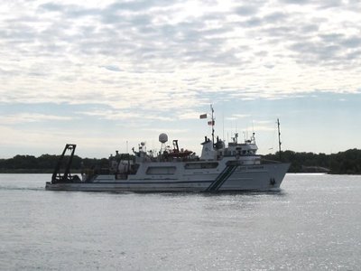 2015-08-09d Lake Guardian.jpg (64.4 KiB) Viewed 1533 times Lake Guardian is a research vessel doing survey work on the St. Clair River.