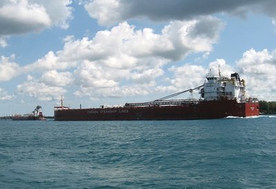 Baie Comeau overtaking Dorothy Ann &amp; Pathfinder.