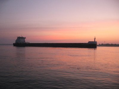 2015-09-07a AlgoHarvester.jpg (87.4 KiB) Viewed 1604 times Algoma Harvester in pre-sunrise light as she glides down river to Trios Riveres.