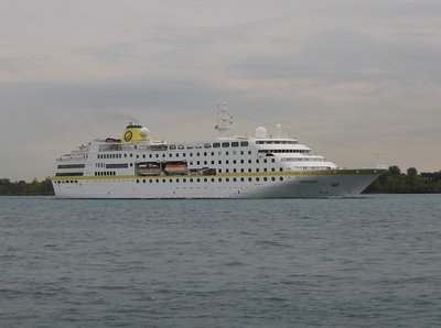 Cruise ship Hamburg (Bahama registry) sure drew a lot of attention all along the St. Clair River.