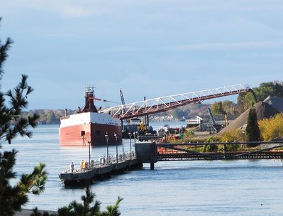 2015-10-14c Thompson.jpg (98.28 KiB) Viewed 1641 times Tug/barge Joseph H. Thompson & Joe, Jr. discharging stone at Bluewater Aggregates, in Marysville.