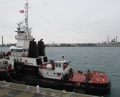 2015-10-24f MI & GL.jpg (90.58 KiB) Viewed 1560 times It was quite an experience for me to see this tug and barge up close.