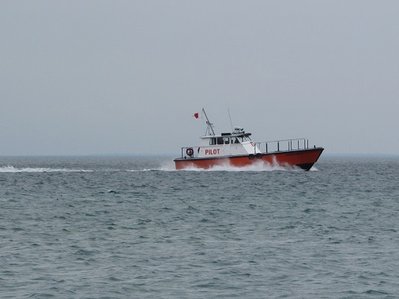 2015-10-24d Pilot boat.jpg (77 KiB) Viewed 1560 times One of the pilot boats coming off Lake Huron.