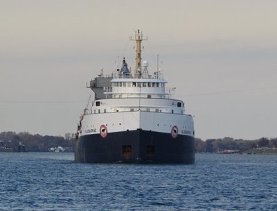 Really, Algomarine wasn't about to beach herself and I wasn't in the river to get this full bow shot!  She's headed to  Hamilton.