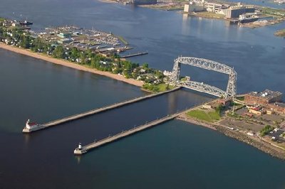 Aerial-Lift-Bridge-entrance-from-Lake-Superior-to-the-Duluth-Harbor.jpg