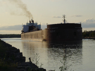 DSC00158.JPG (587.97 KiB) Viewed 4289 times Paul R. Tregurtha at the rock cut.