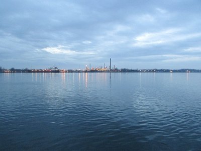 2015-12-23a Canada.jpg (100.44 KiB) Viewed 2069 times Lights and brightening skies reflected on the water. Looking across the River to Canada and the Corunna petroleum complex and fuel dock.