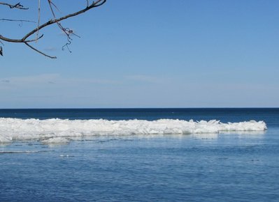 2016-02-20h Burtchville Park.jpg (100.31 KiB) Viewed 1772 times Although the Bluewater Bridges (8 miles south) are visible in the distance, I couldn't get an uncluttered shot, so captured this "ice pier".