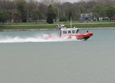 2016-05-15c Patrol.jpg (100.78 KiB) Viewed 3267 times Love watching these little guys part the waters!